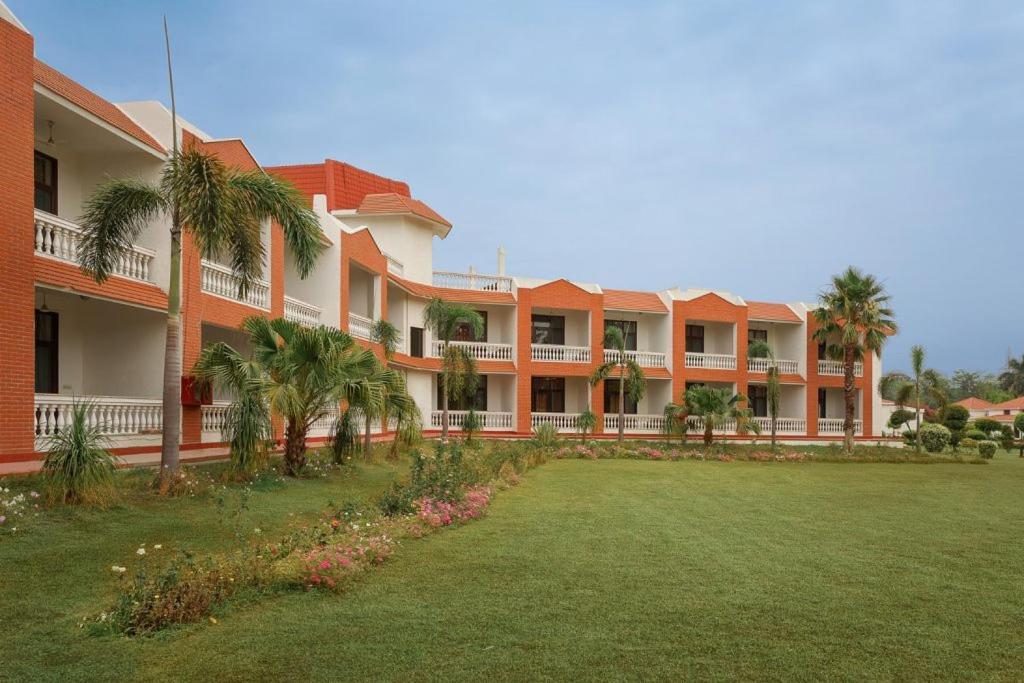 Naturoville Wellness Resort Rishikesh - Surrounded By Nature, Rooted In Wellness Doiwala Ngoại thất bức ảnh